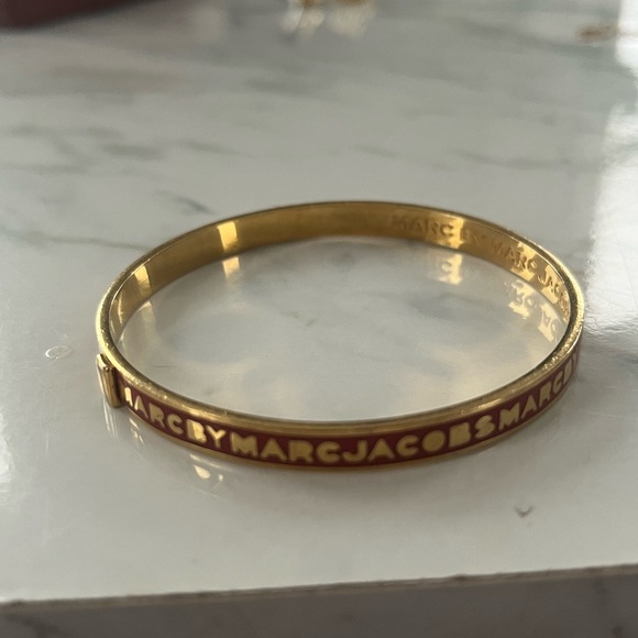 Marc by Marc Jacobs skinny logo bangle in orange - Picture 2 of 3